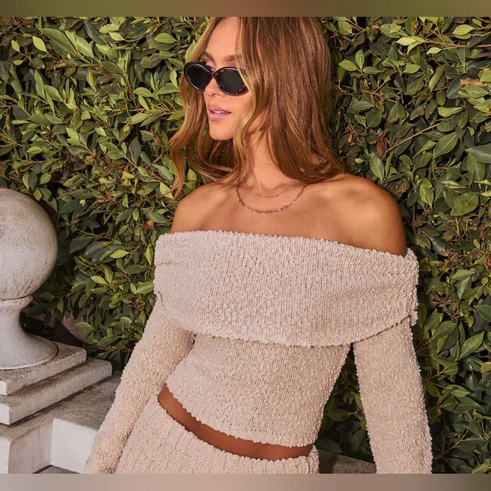 VICI Winie Off the Shoulder Knit Sweater - Picture 2 of 3